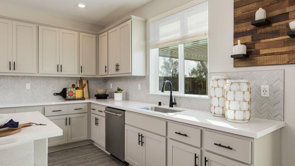 MLS Listing Photo 4