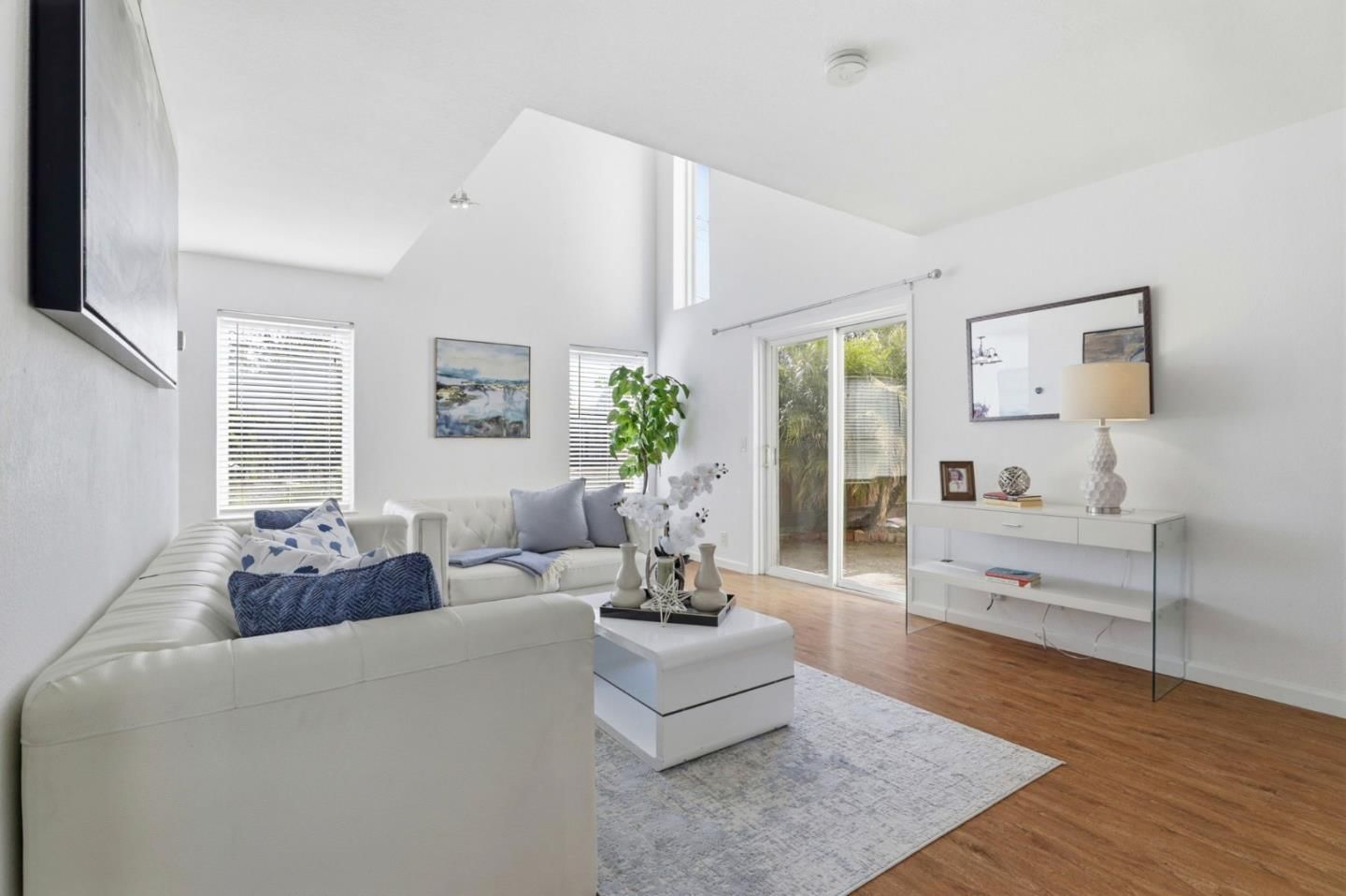 MLS Listing Photo 4