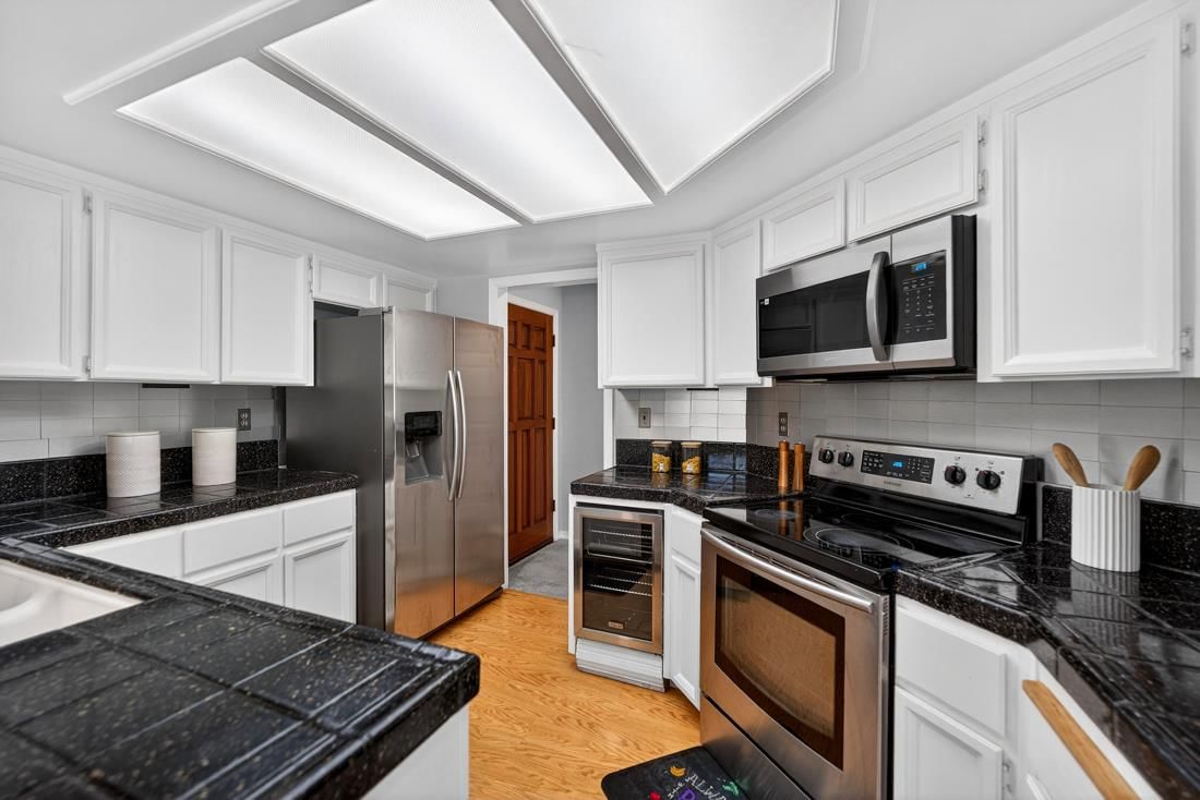 MLS Listing Photo 3