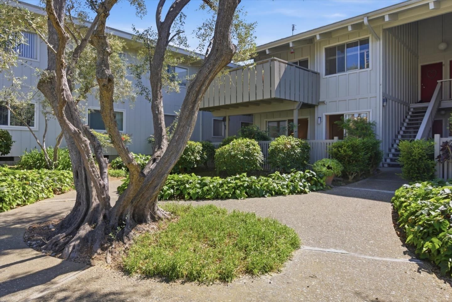 MLS Listing Photo 1