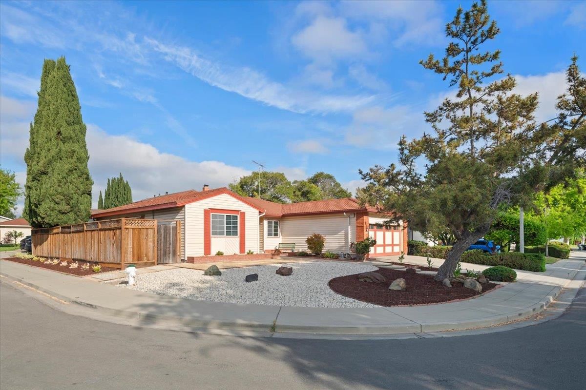MLS Listing Photo 4