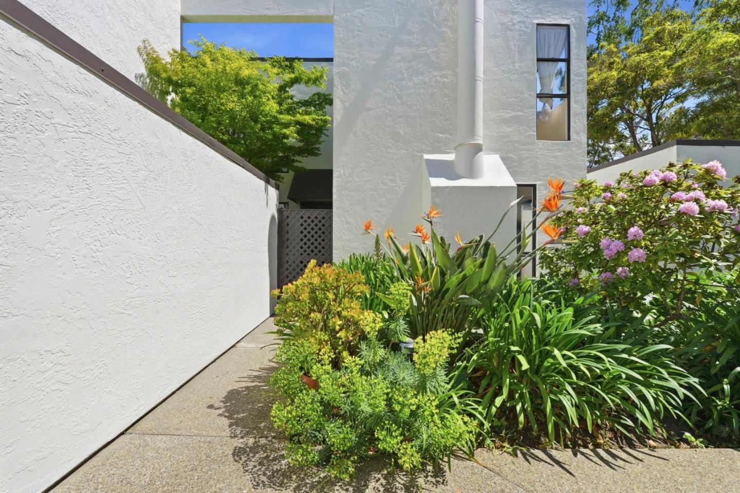 MLS Listing Photo 1