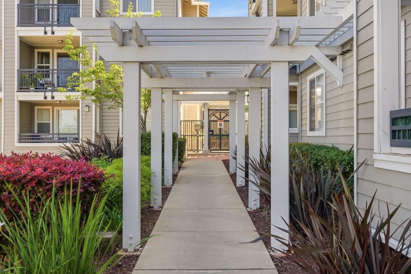 MLS Listing Photo 4