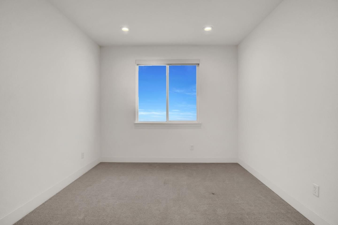 MLS Listing Photo 4