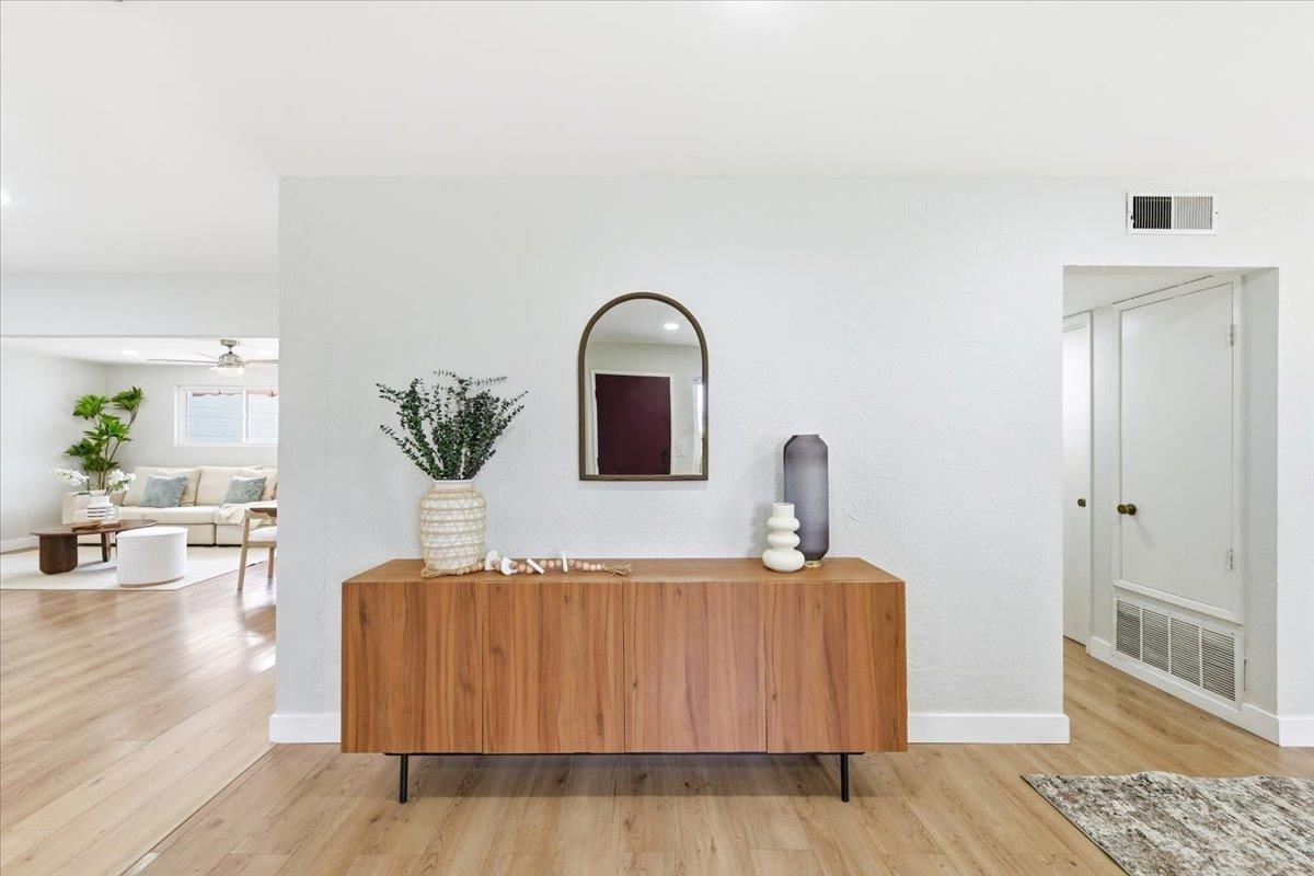 MLS Listing Photo 4