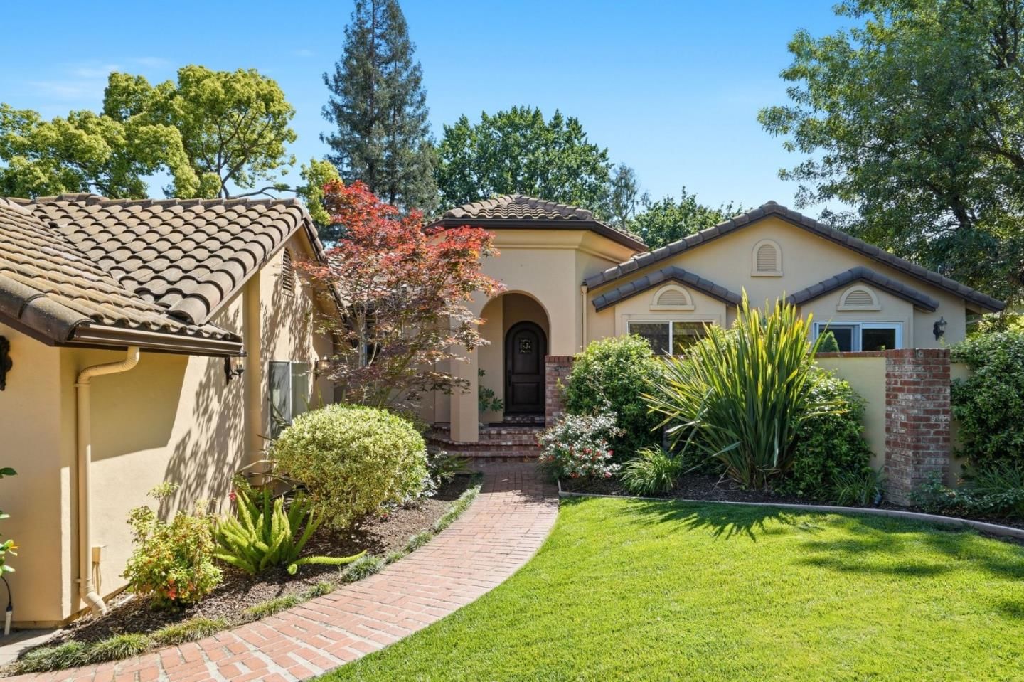 MLS Listing Photo 1
