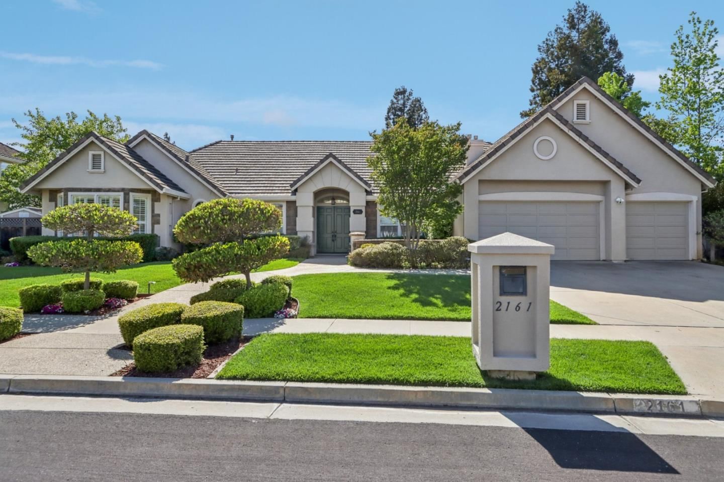 MLS Listing Photo 1