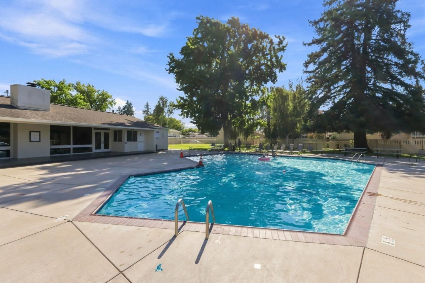 MLS Listing Photo 4