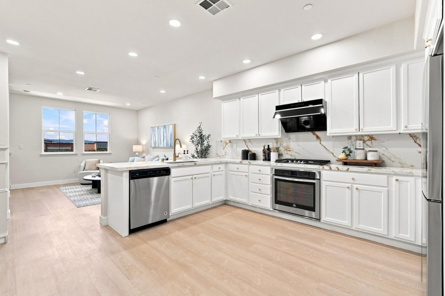 MLS Listing Photo 4
