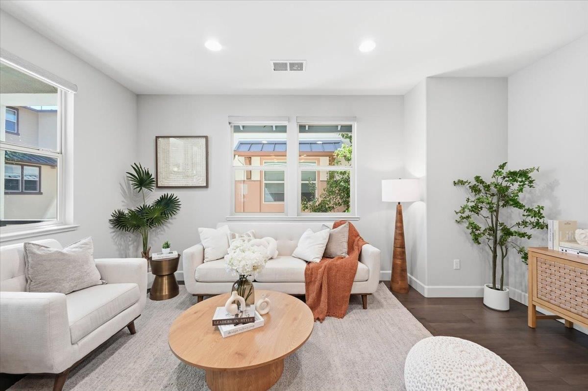 MLS Listing Photo 4