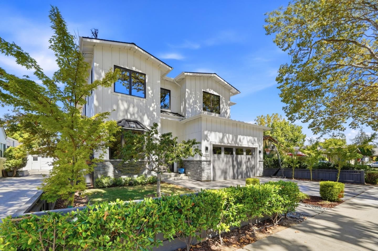 MLS Listing Photo 3