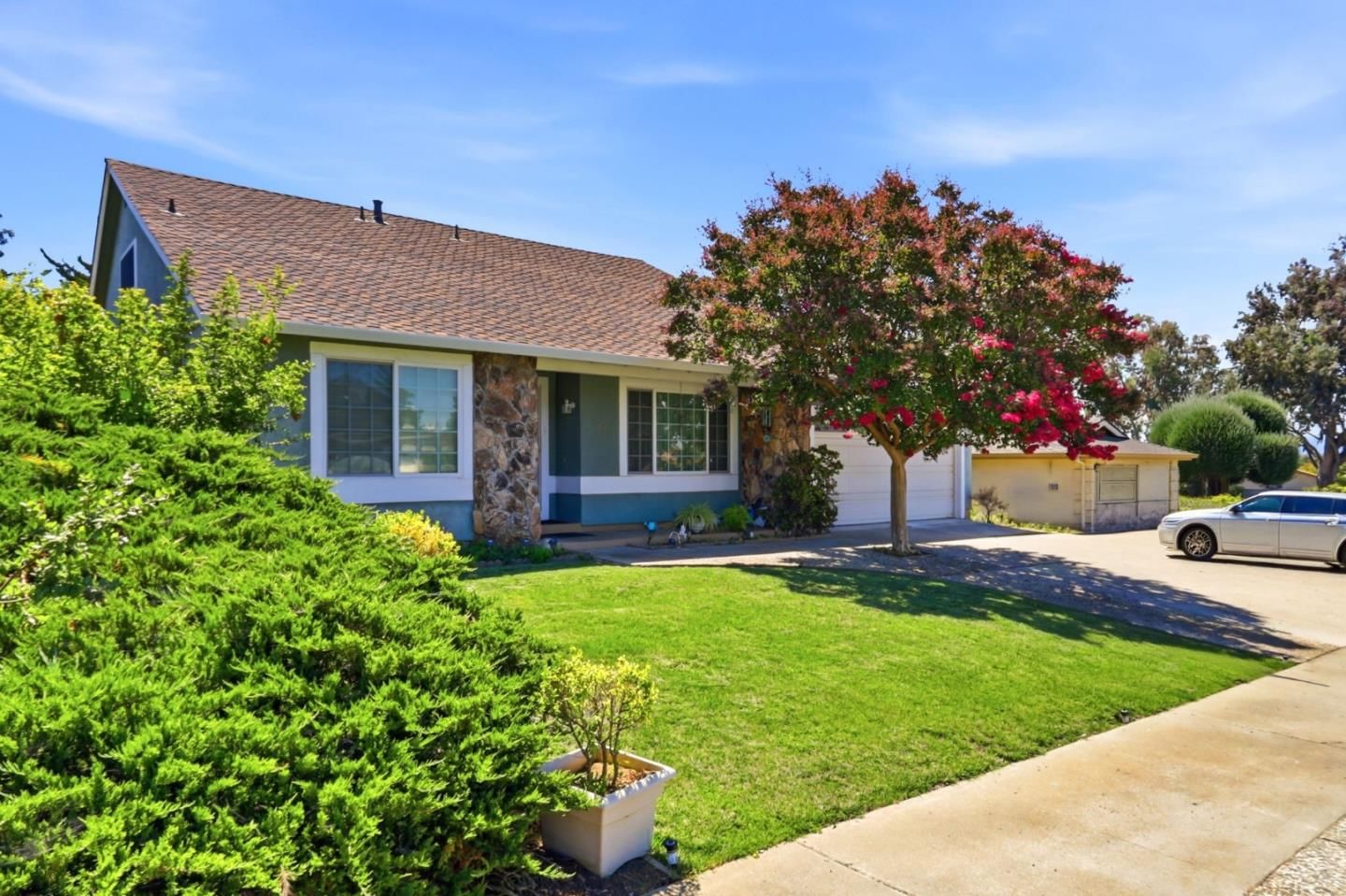 MLS Listing Photo 2