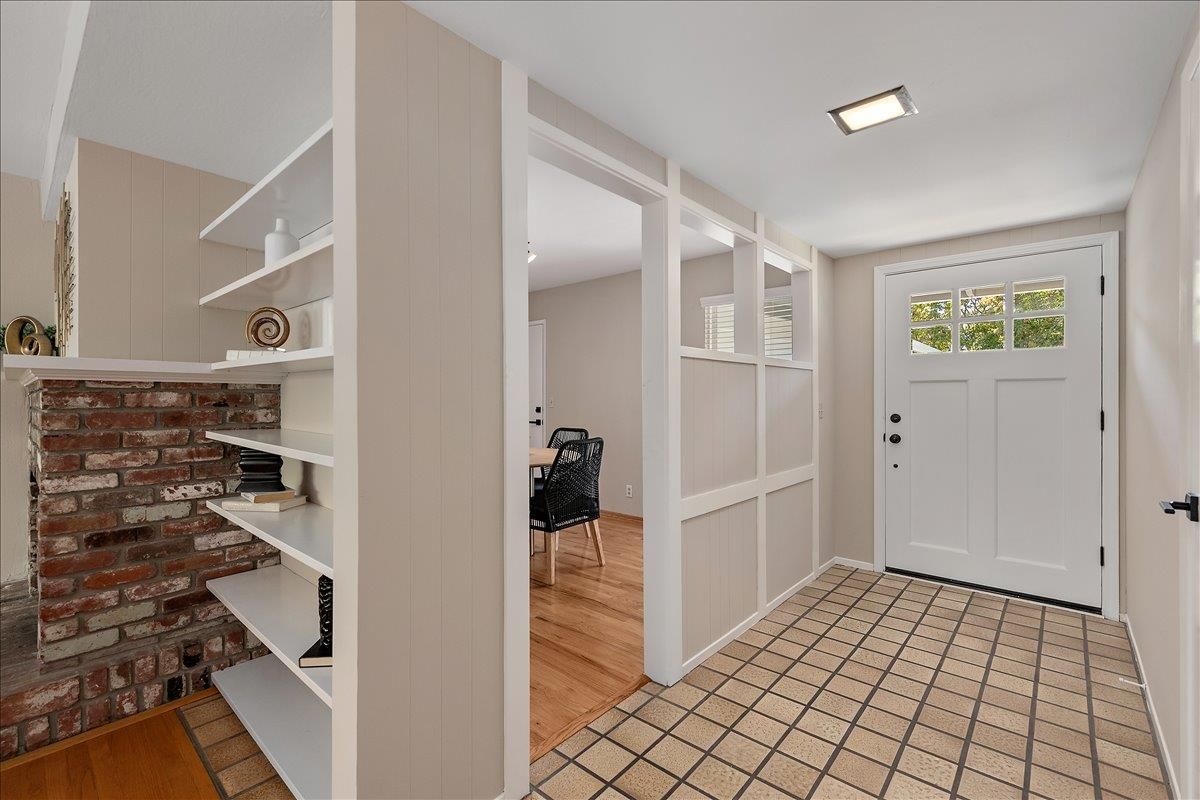 MLS Listing Photo 4