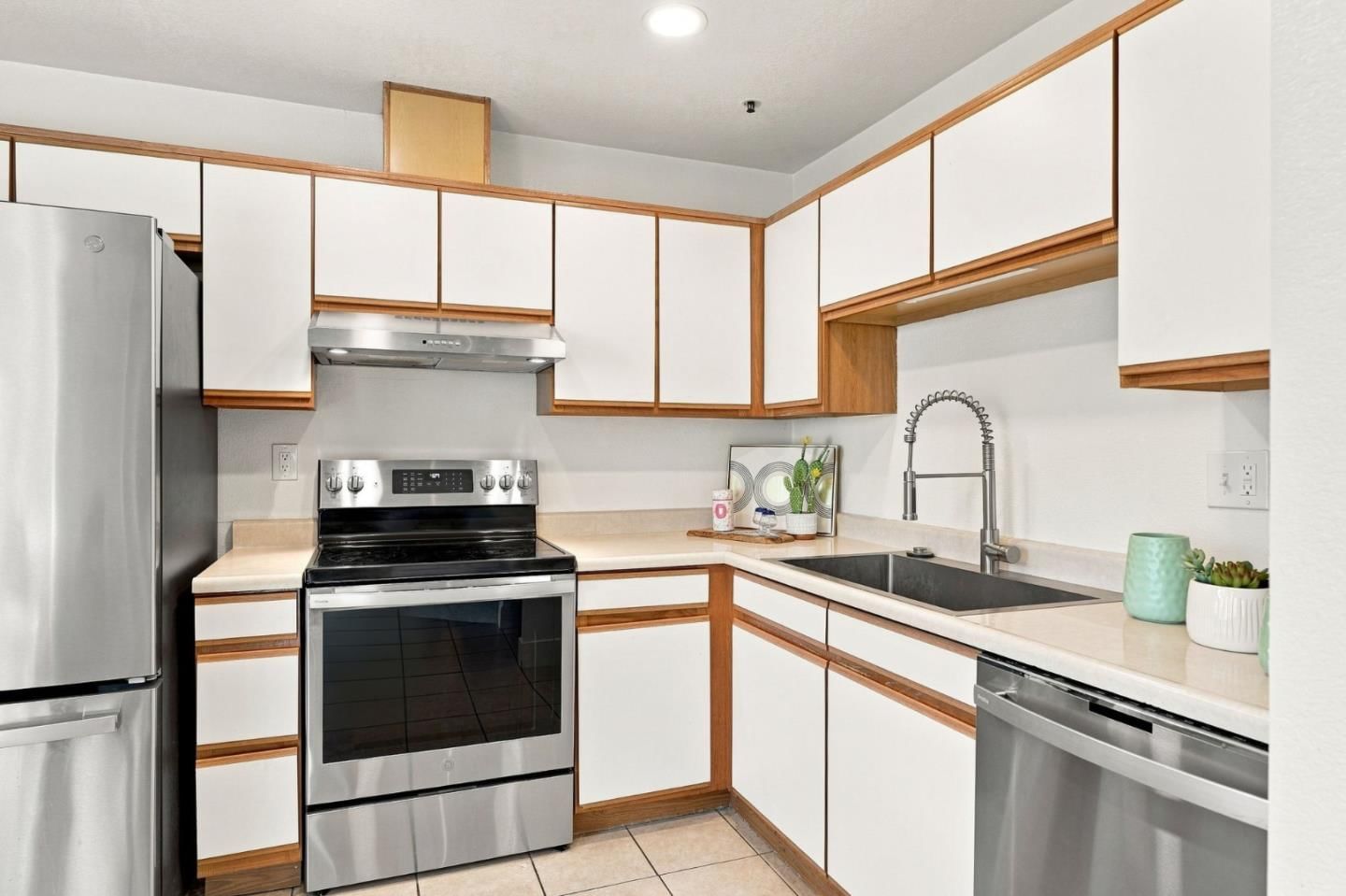 MLS Listing Photo 4
