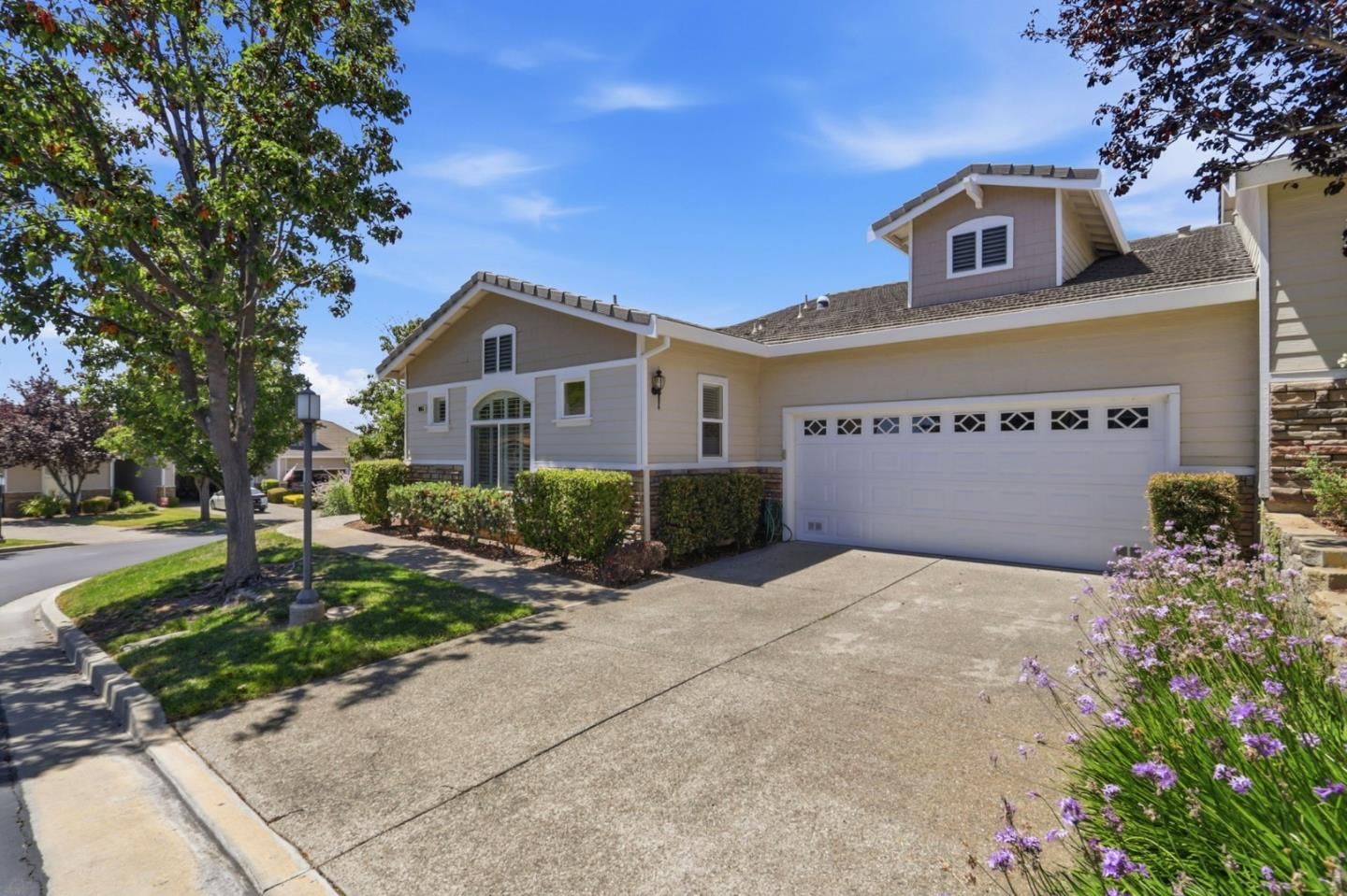 MLS Listing Photo 2