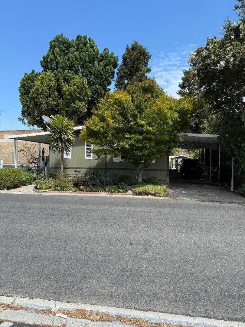 MLS Listing Photo 2