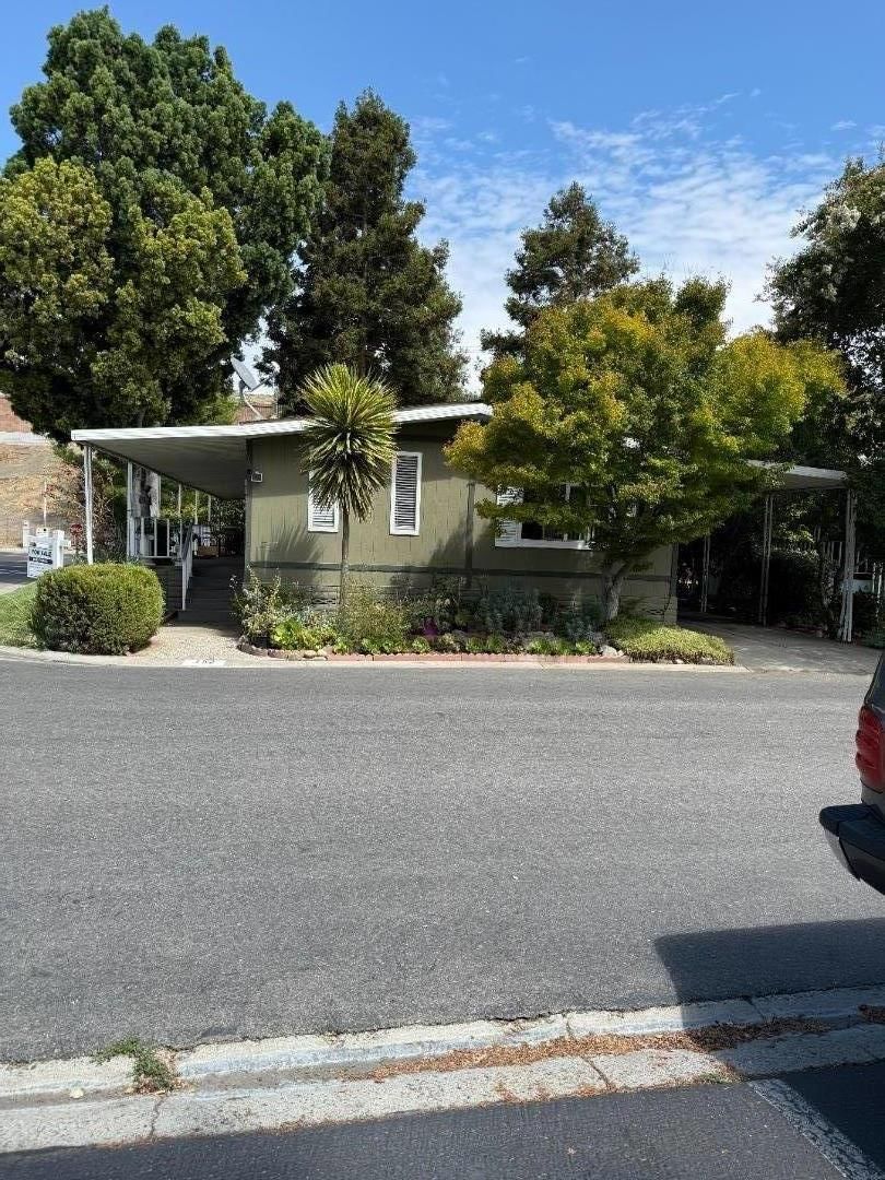 MLS Listing Photo 1