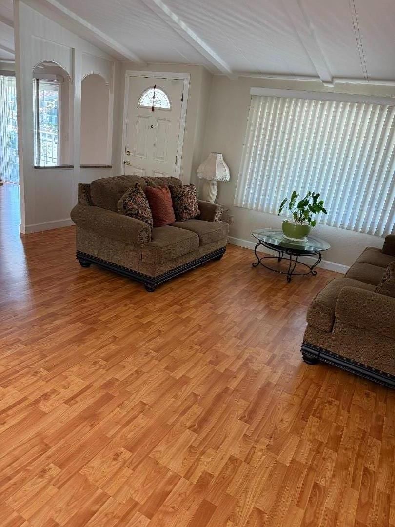 MLS Listing Photo 4
