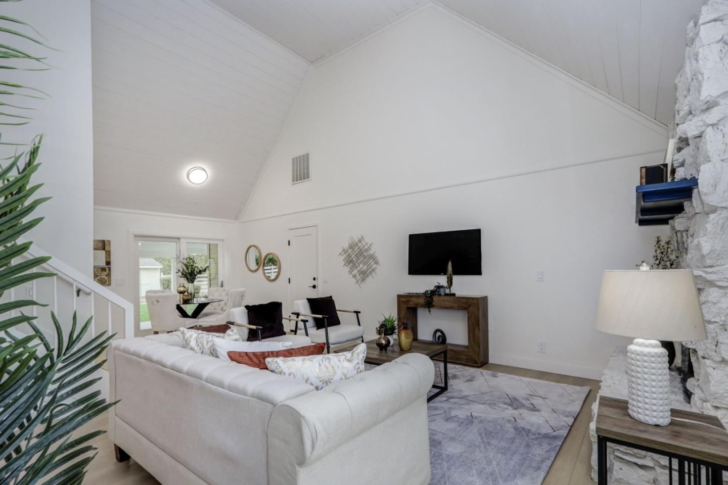 MLS Listing Photo 4