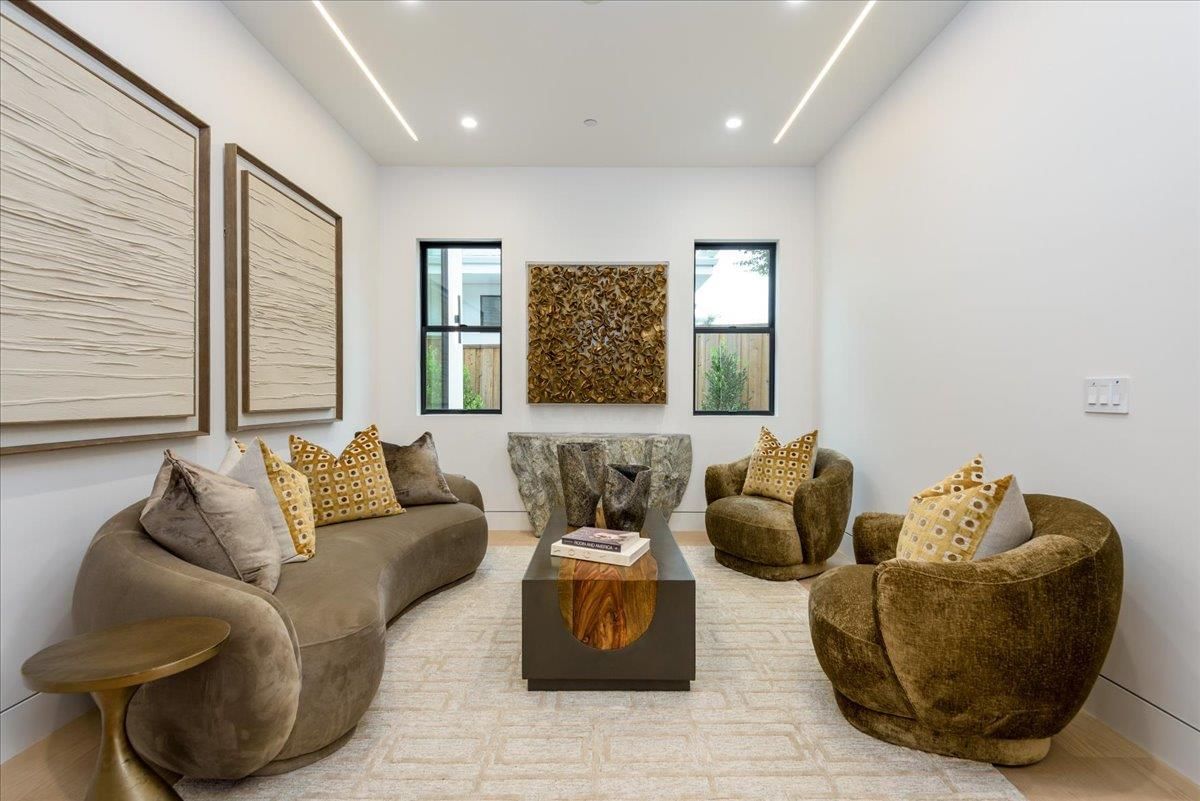 MLS Listing Photo 4