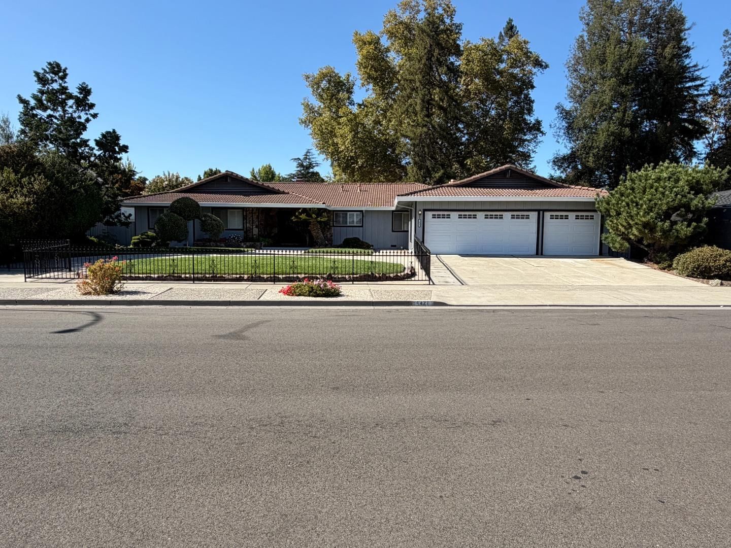 MLS Listing Photo 1
