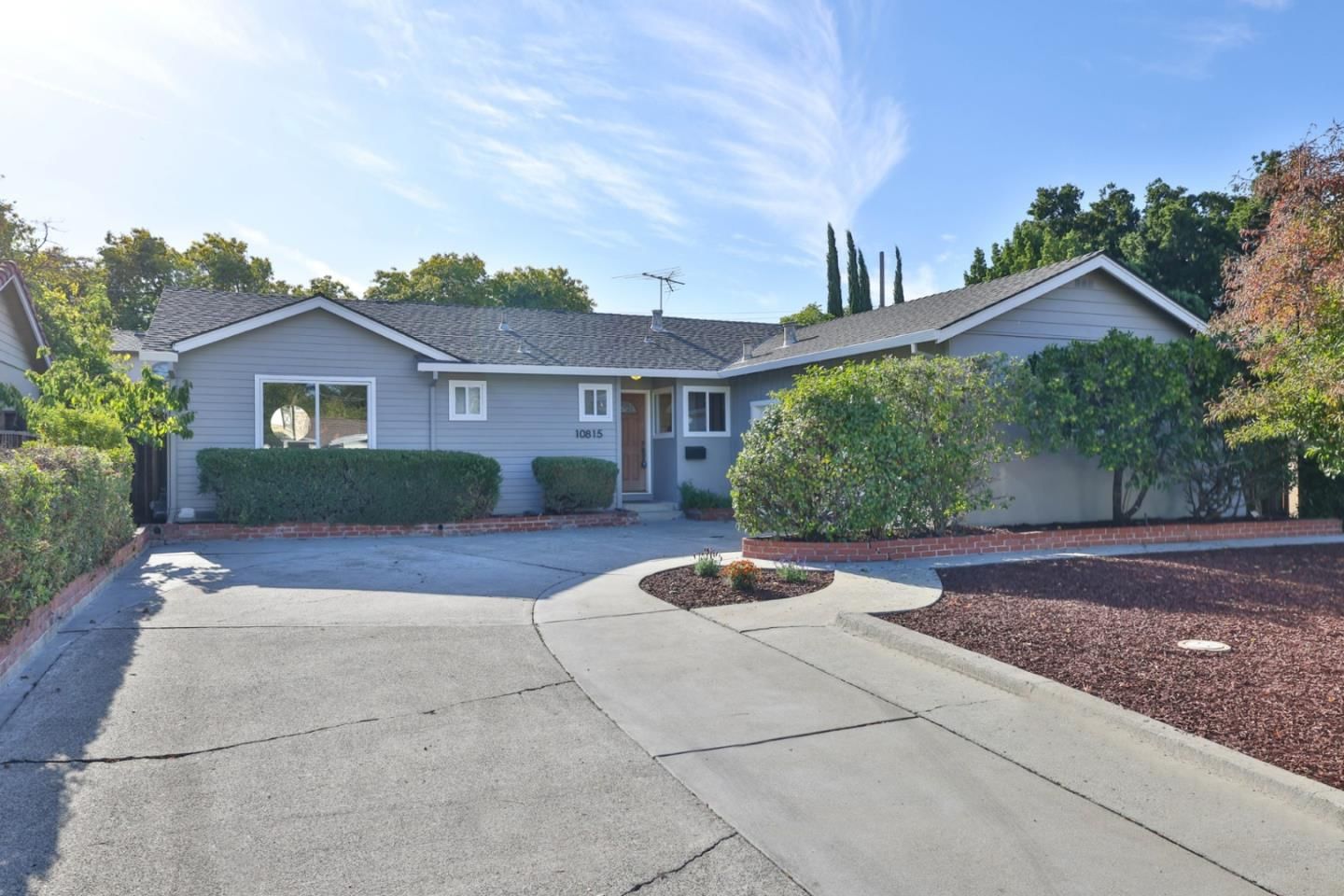 MLS Listing Photo 1