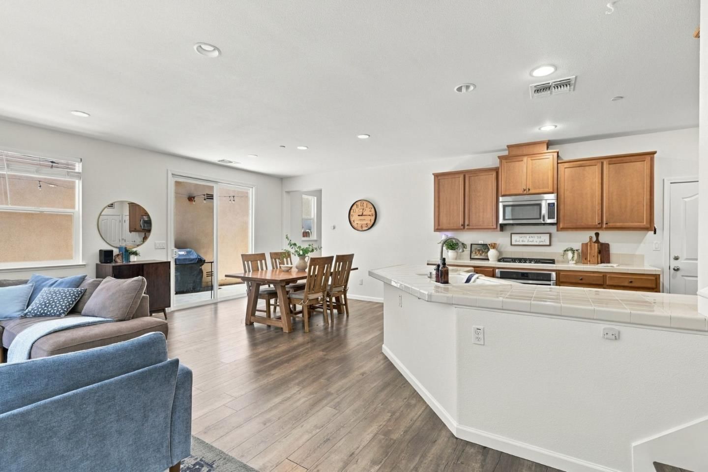 MLS Listing Photo 4
