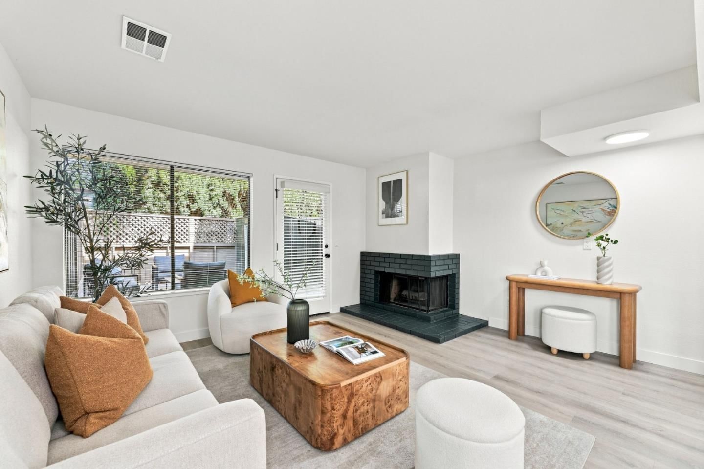 MLS Listing Photo 4