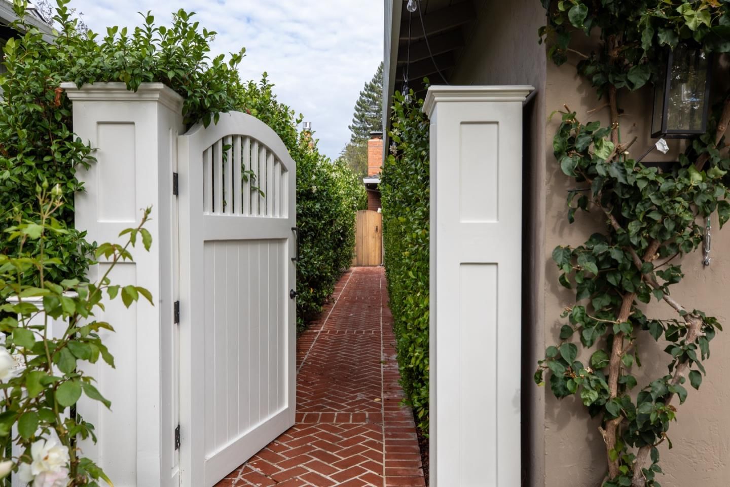 MLS Listing Photo 4