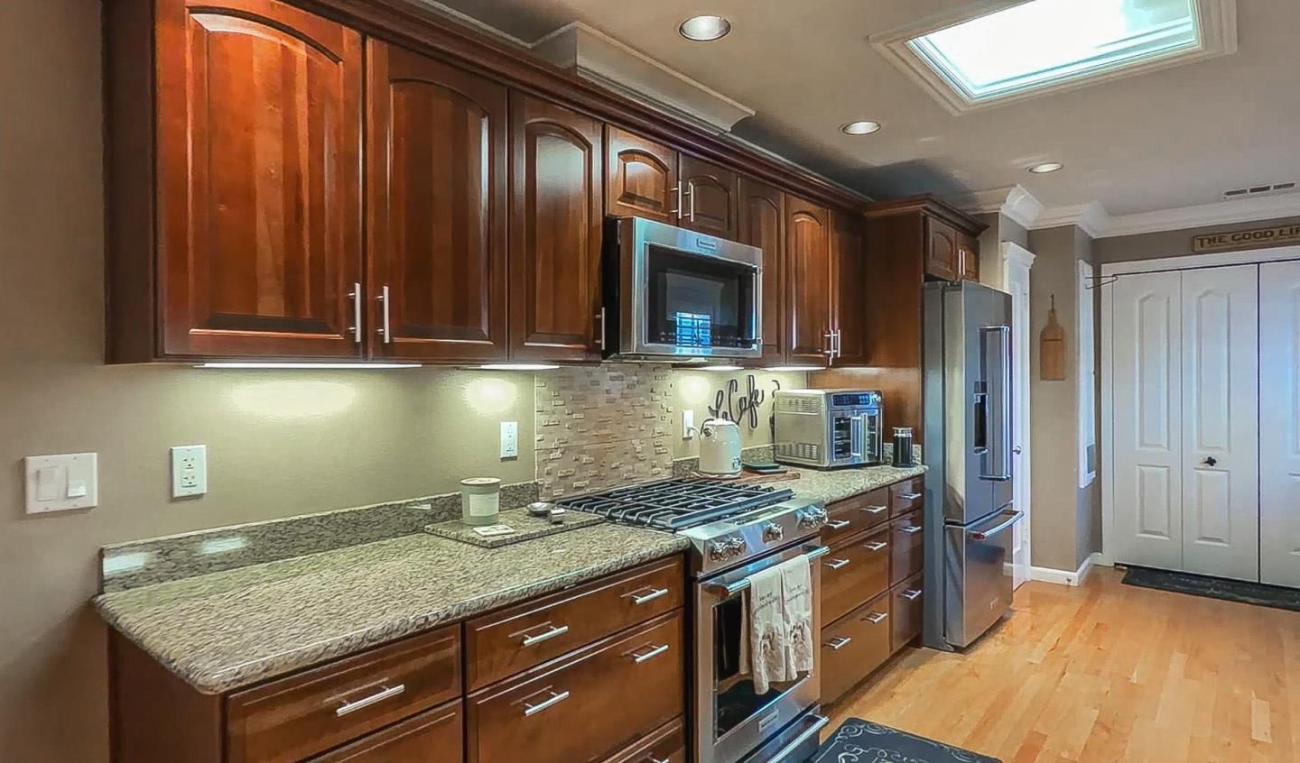 MLS Listing Photo 4