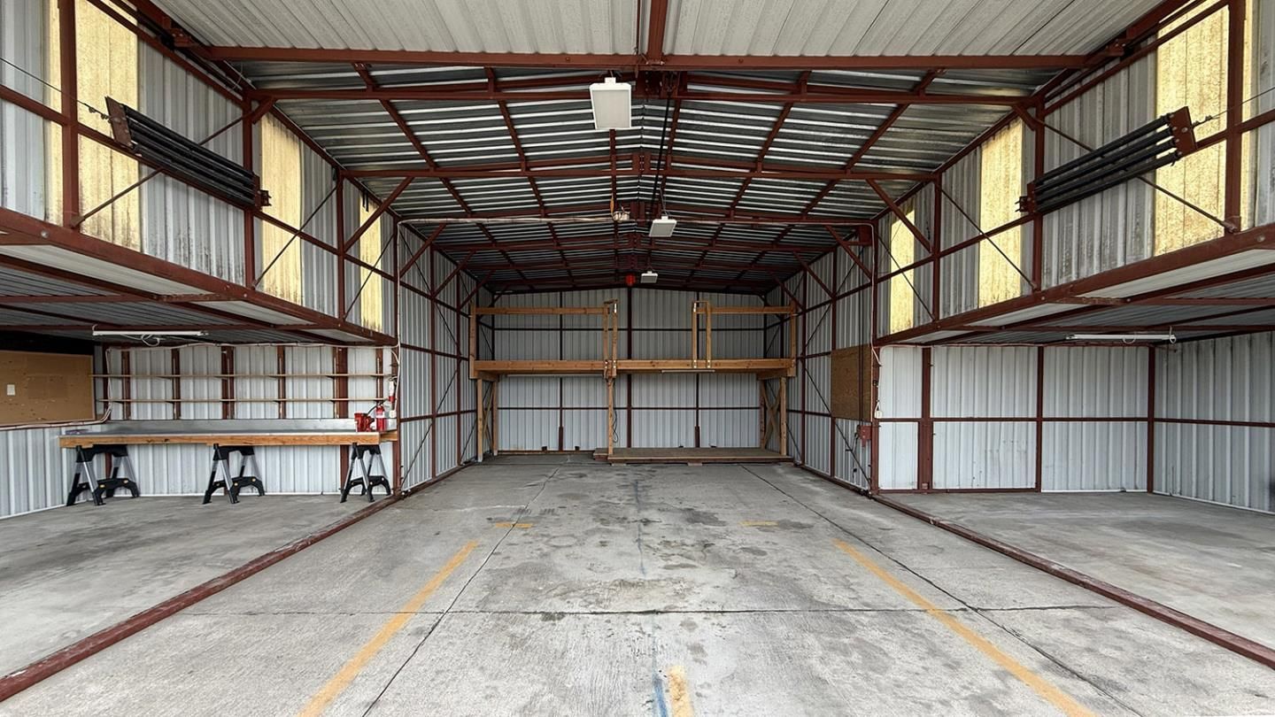 Port-a-Port Hangar Oakland Airport N Fie