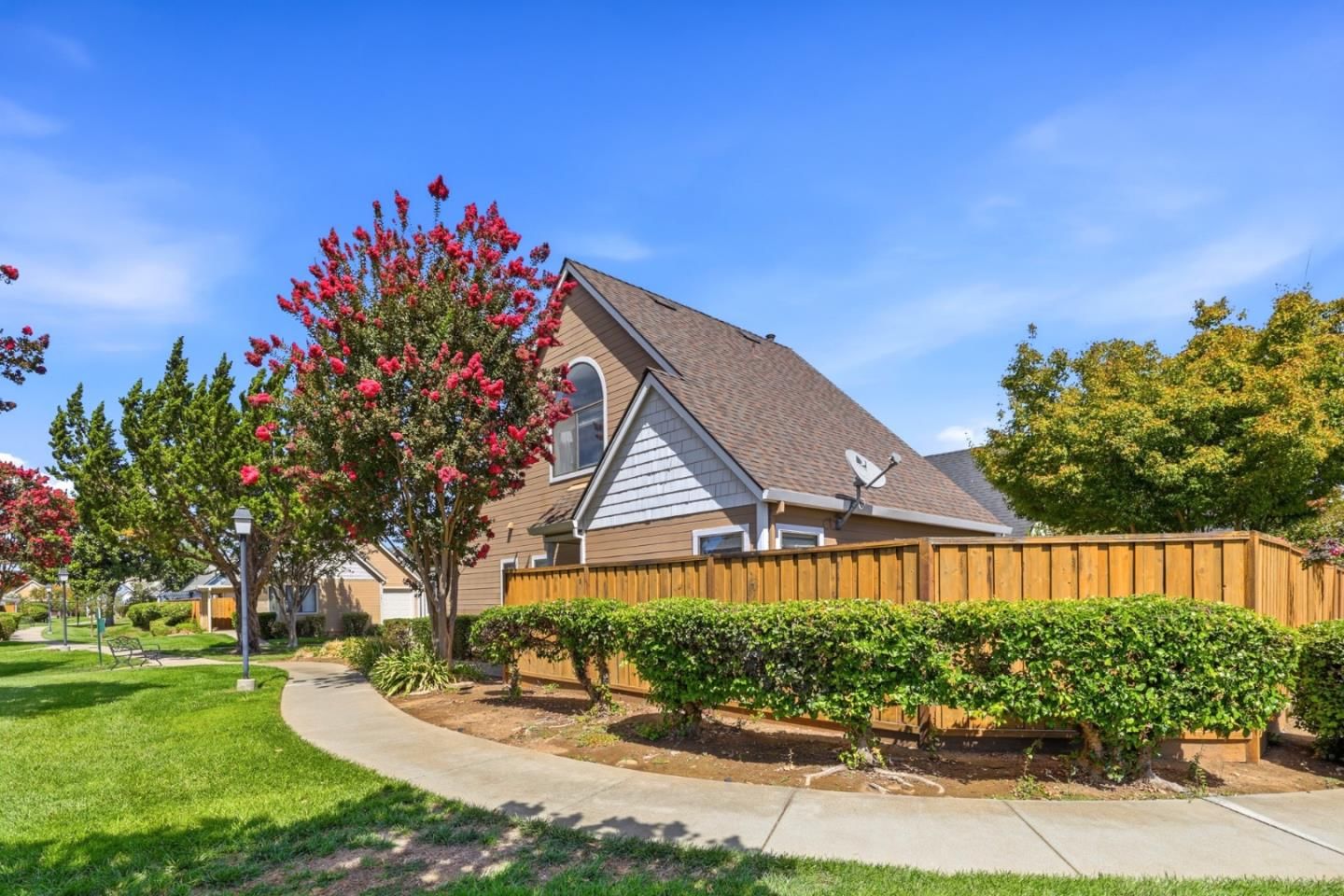 MLS Listing Photo 3