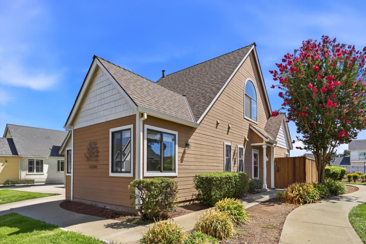 MLS Listing Photo 4