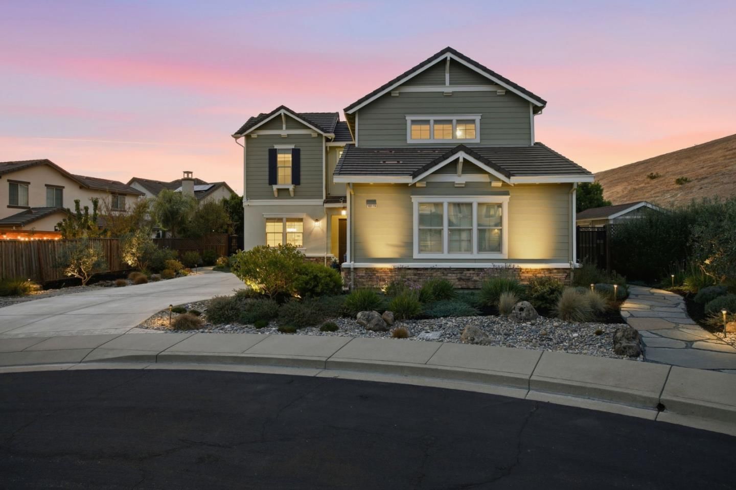 MLS Listing Photo 2