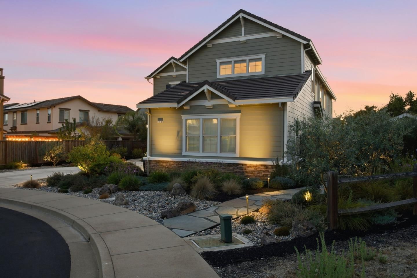 MLS Listing Photo 3