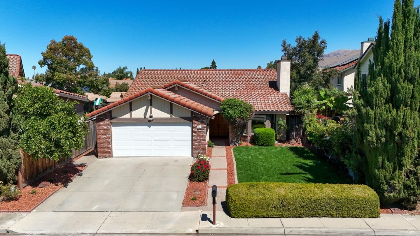 MLS Listing Photo 1