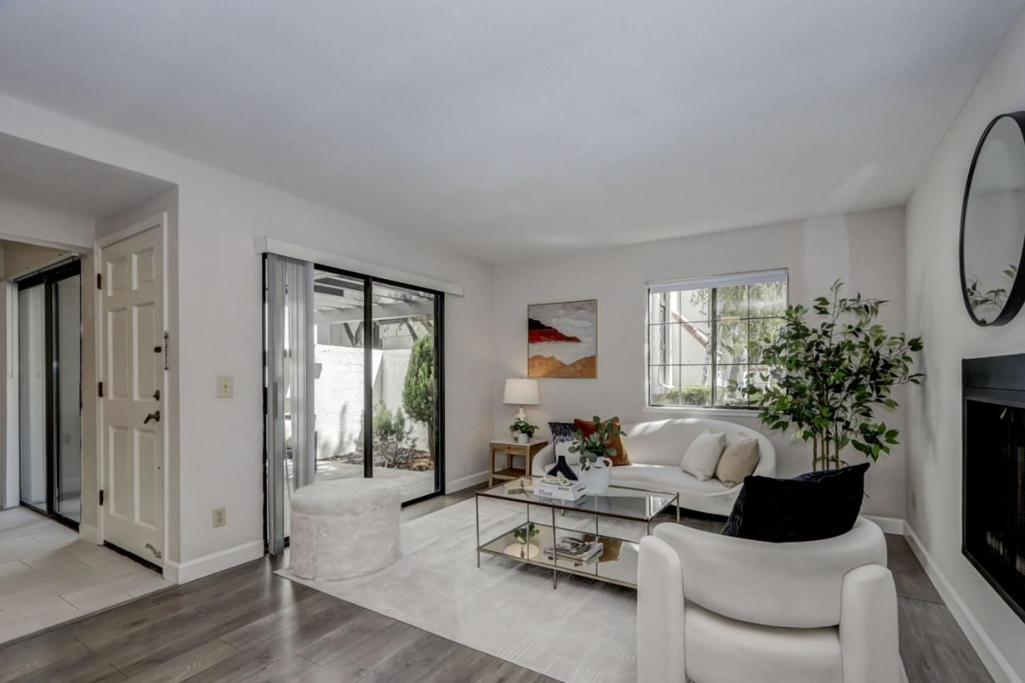MLS Listing Photo 4