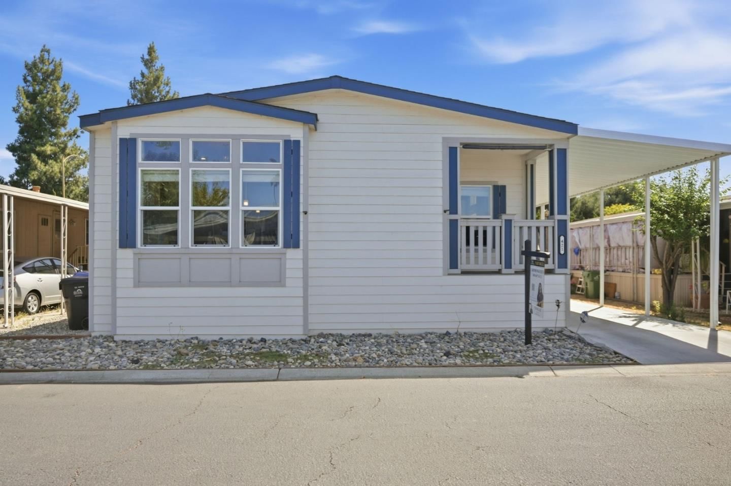MLS Listing Photo 2