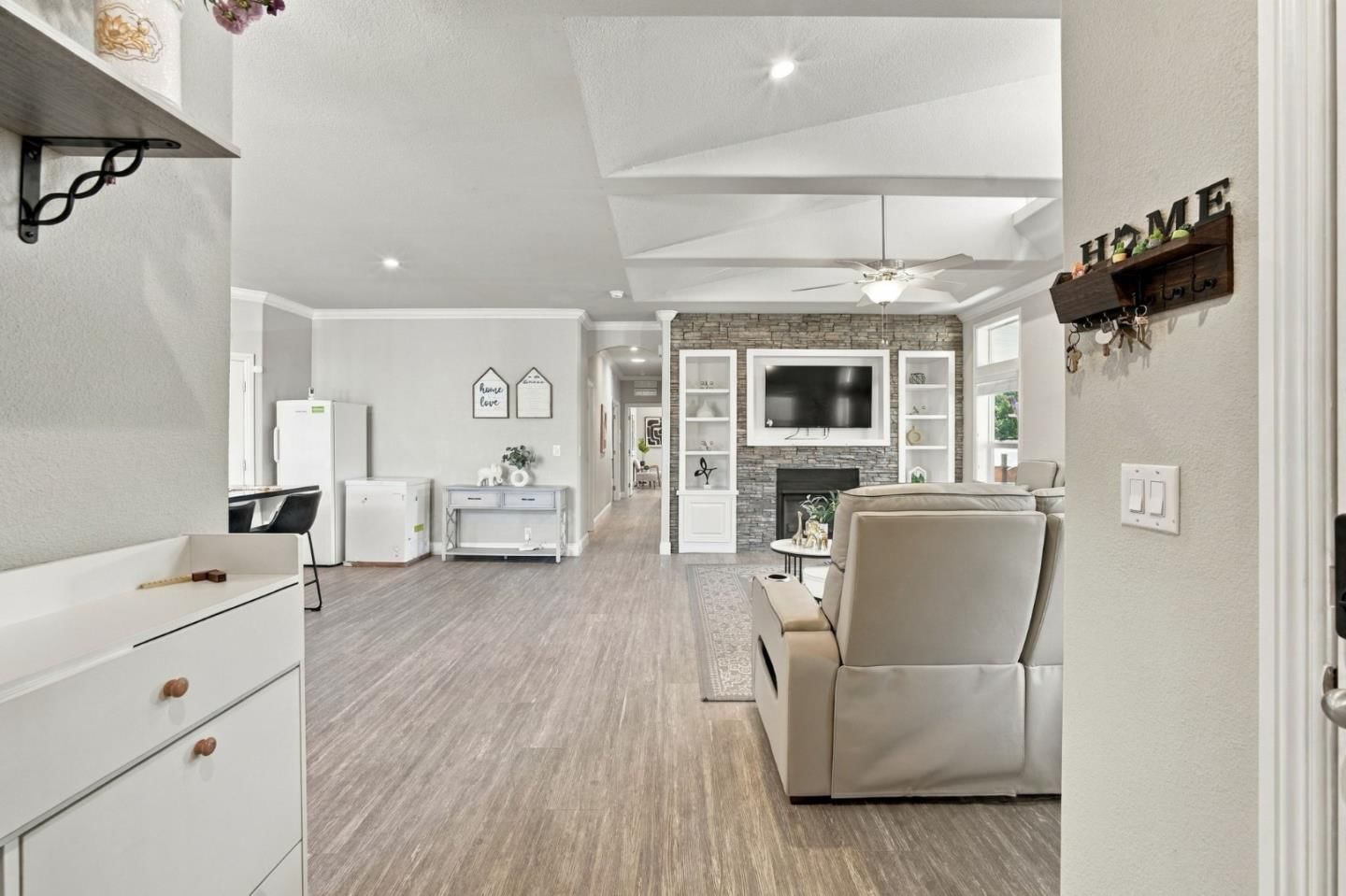 MLS Listing Photo 4