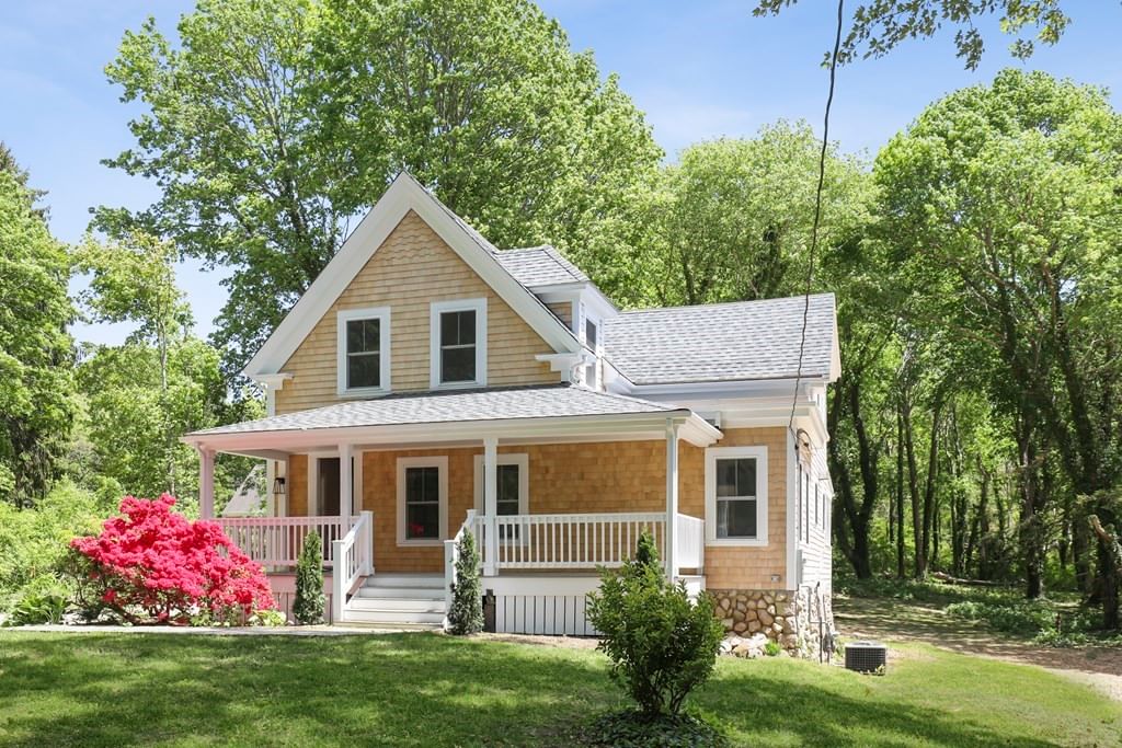 289 Old Main Street, Falmouth, MA 02556