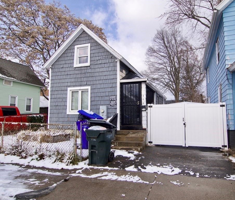 290 Quincy St, Springfield, MA 01109