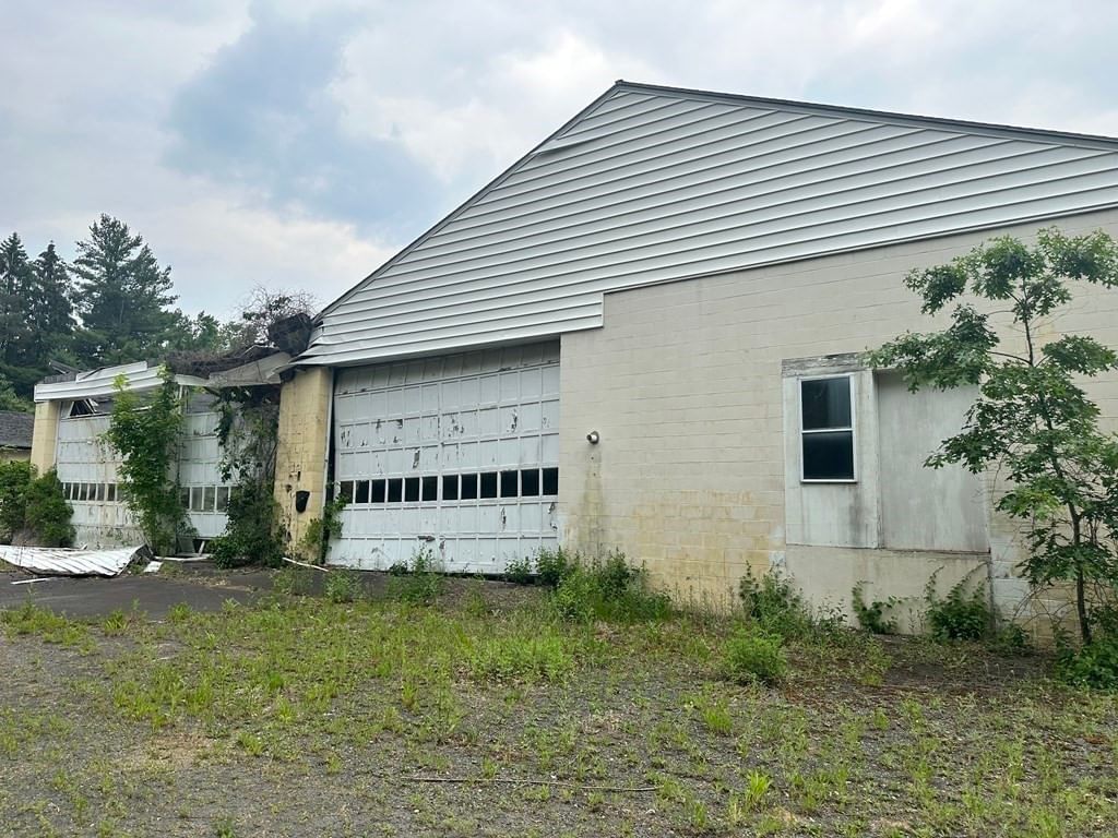 214 Feeding Hills Rd Southwick — Photo 12 of 18