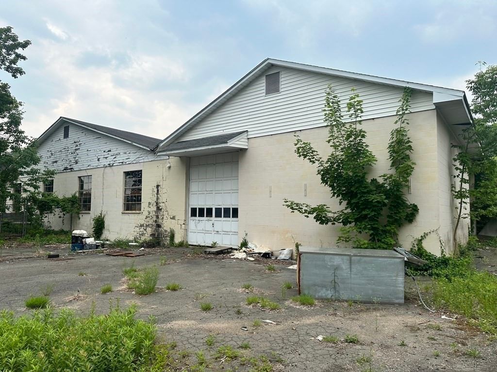 214 Feeding Hills Rd Southwick — Photo 14 of 18