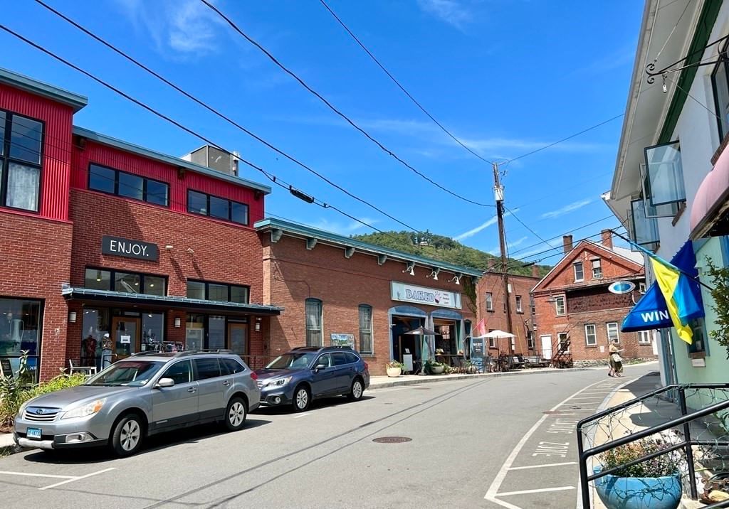 10 Deerfield Ave #2 Shelburne — Photo 20 of 25