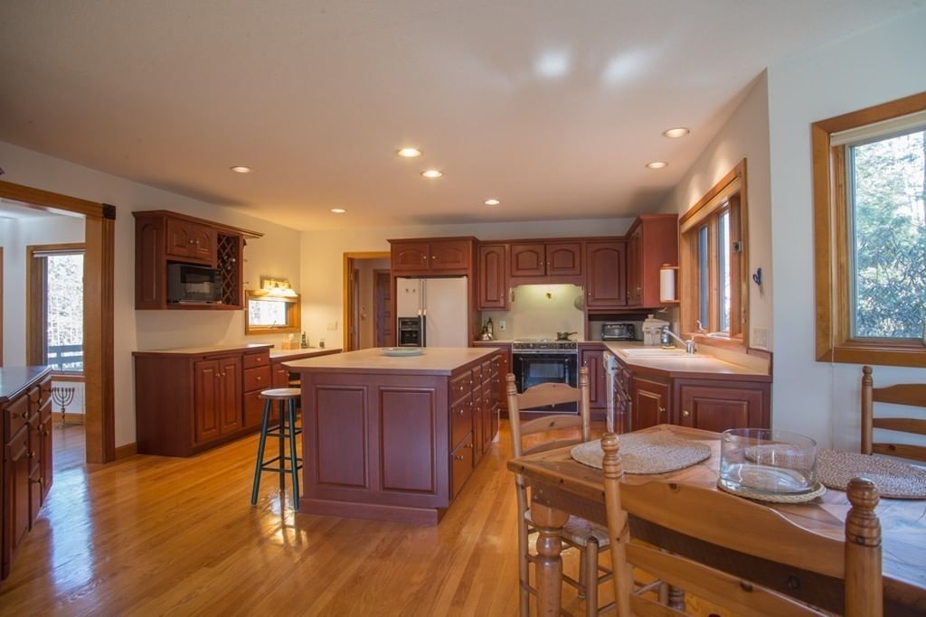61 South Valley Road, Pelham, MA 01002 photo 2