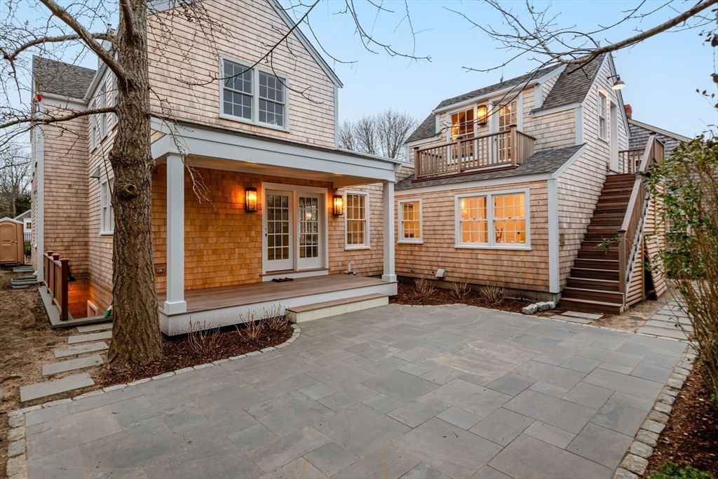 10 York — property photo 1