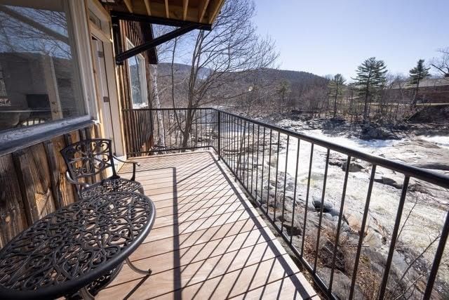 10 Deerfield Ave #5 Shelburne — Photo 3 of 28