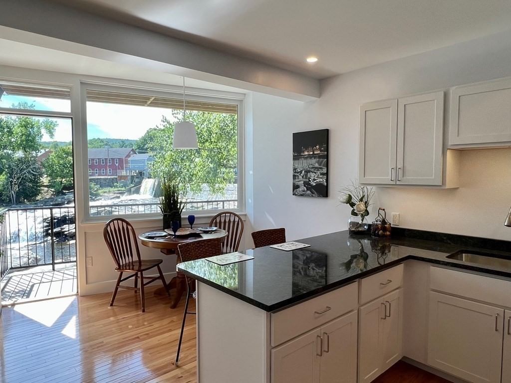 10 Deerfield Ave #5 Shelburne — Photo 4 of 28