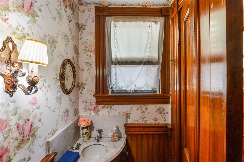 71 Hawthorn St New Bedford — Photo 40 of 41