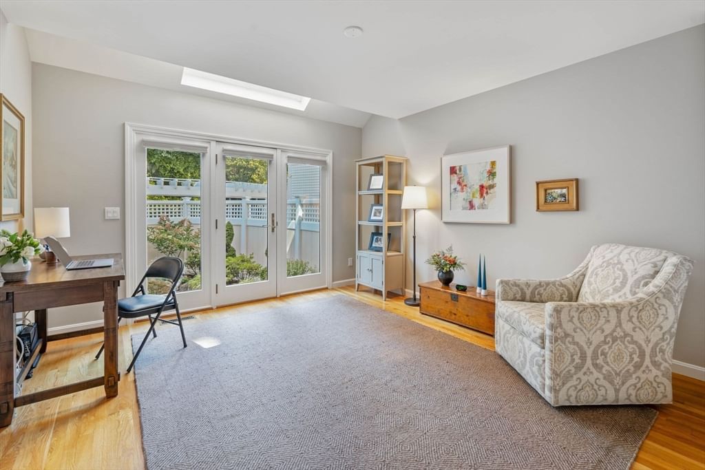 Listing Image 11